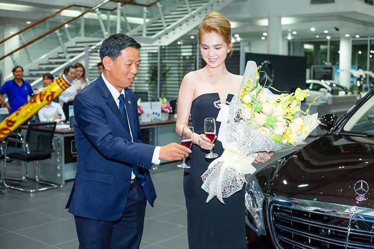 Ngoc Trinh cho me mua sam bang Mercedes-Maybach S500 11 ty-Hinh-6